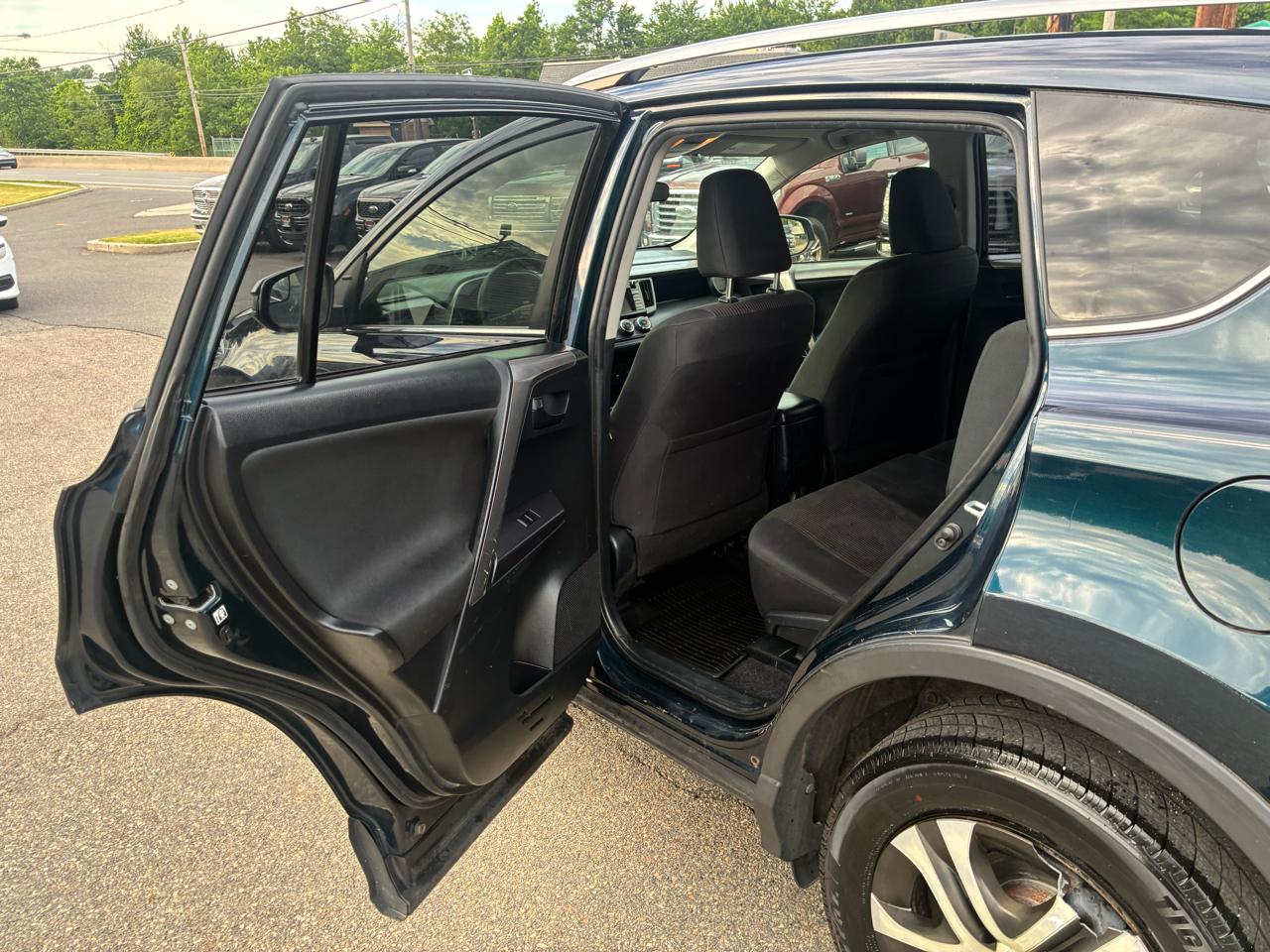 Toyota RAV4 LE AWD 2018