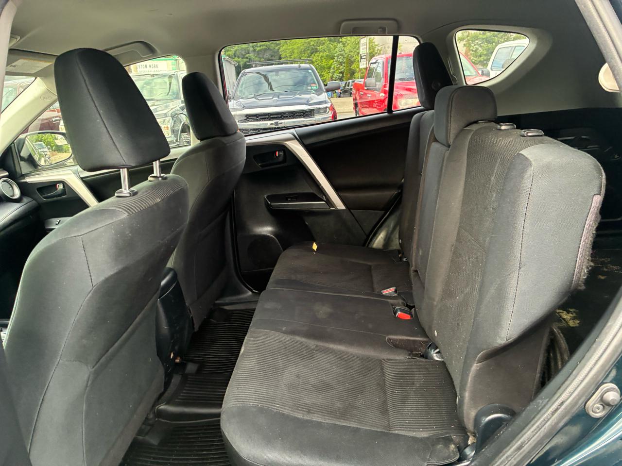Toyota RAV4 LE AWD 2018