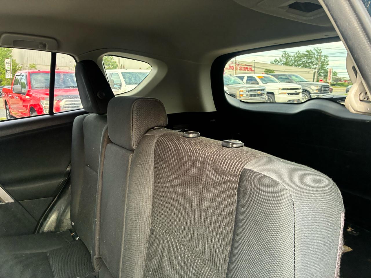 Toyota RAV4 LE AWD 2018