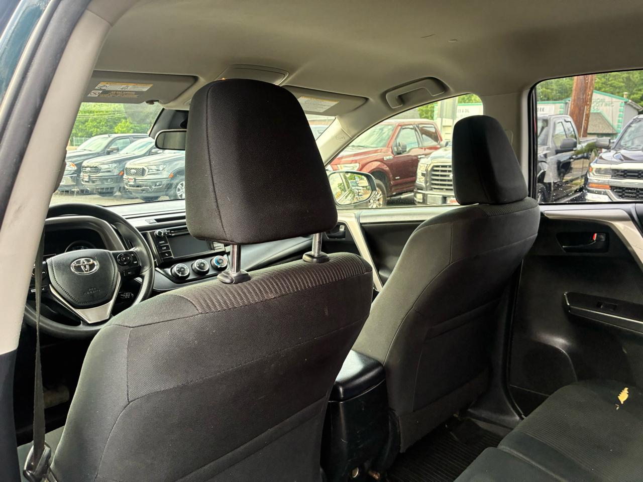 Toyota RAV4 LE AWD 2018