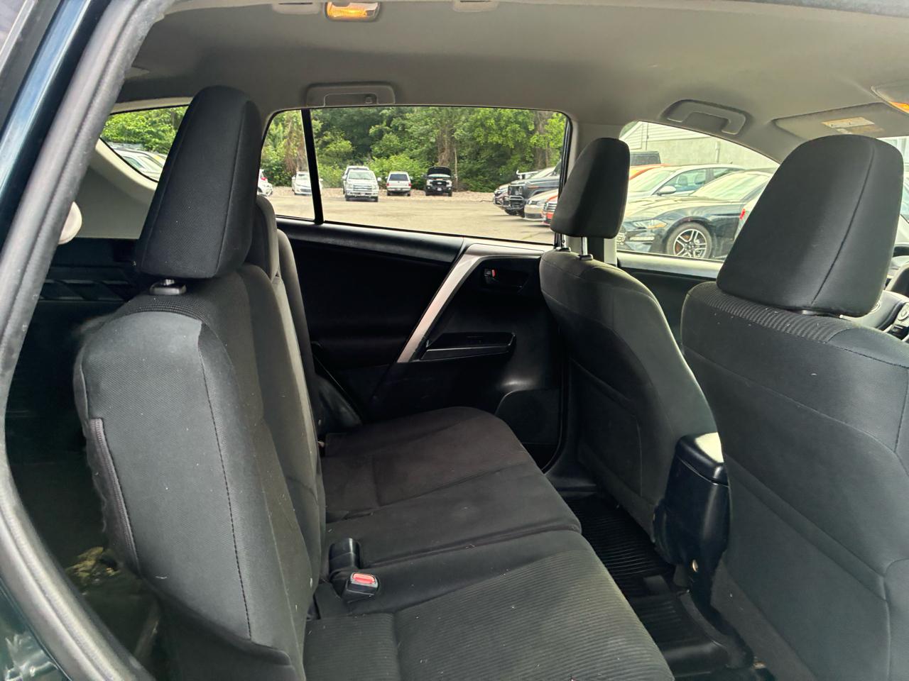 Toyota RAV4 LE AWD 2018