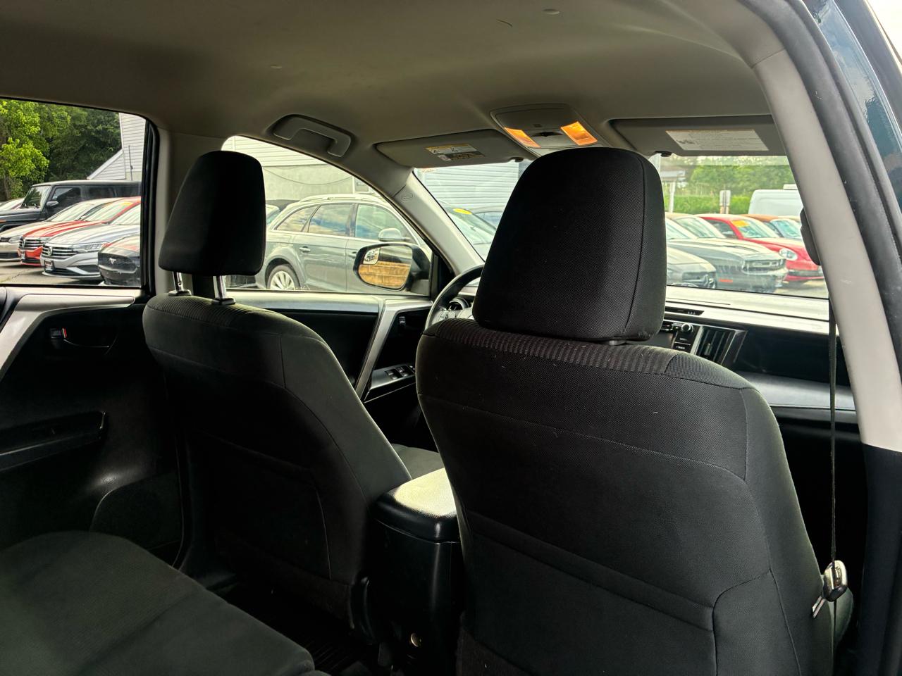 Toyota RAV4 LE AWD 2018
