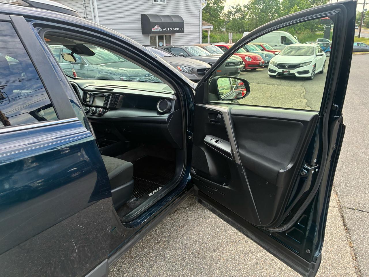 Toyota RAV4 LE AWD 2018