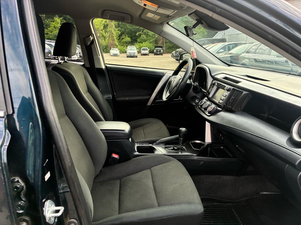 Toyota RAV4 LE AWD 2018
