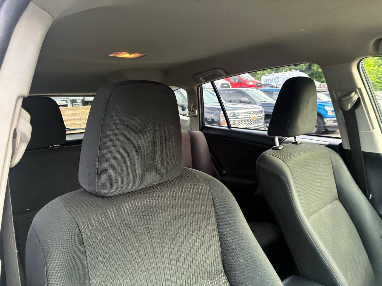 Toyota RAV4 LE AWD 2018