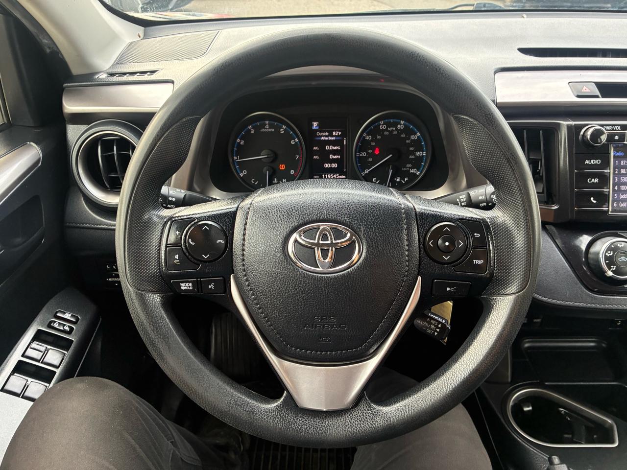 Toyota RAV4 LE AWD 2018