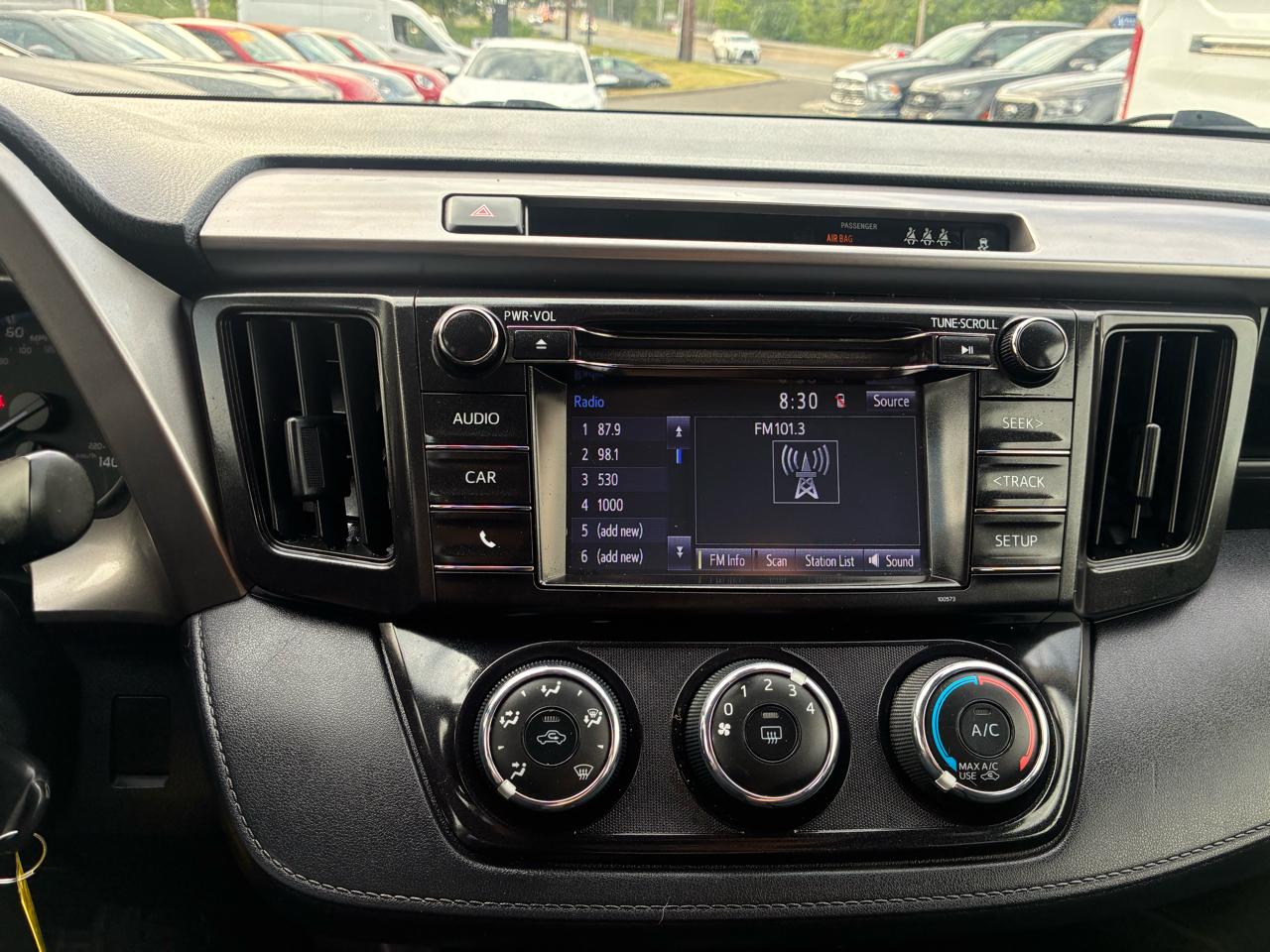 Toyota RAV4 LE AWD 2018