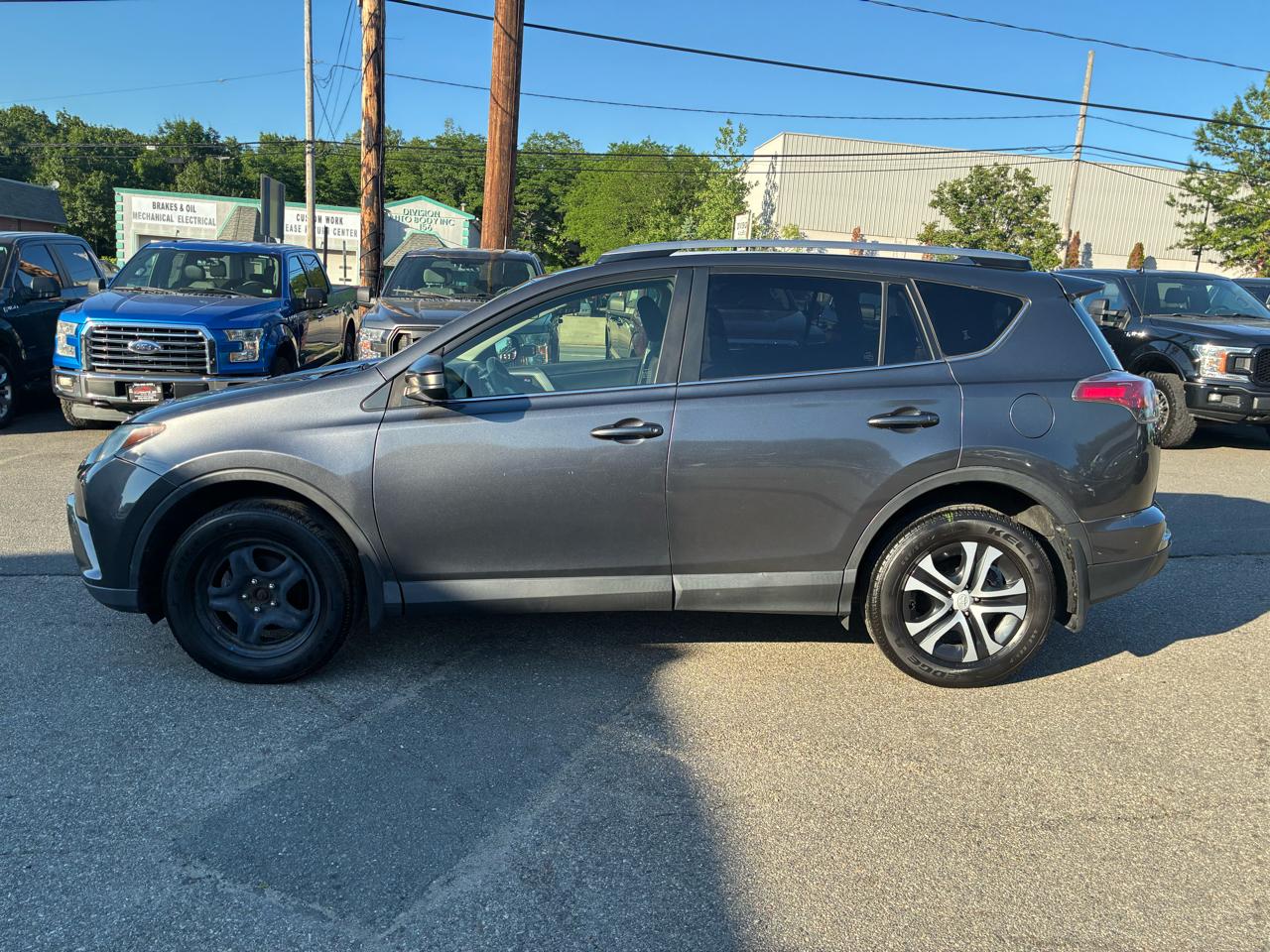 Toyota RAV4 LE AWD 2017