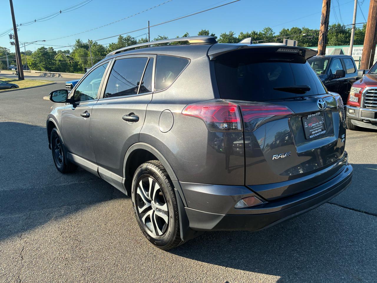 Toyota RAV4 LE AWD 2017