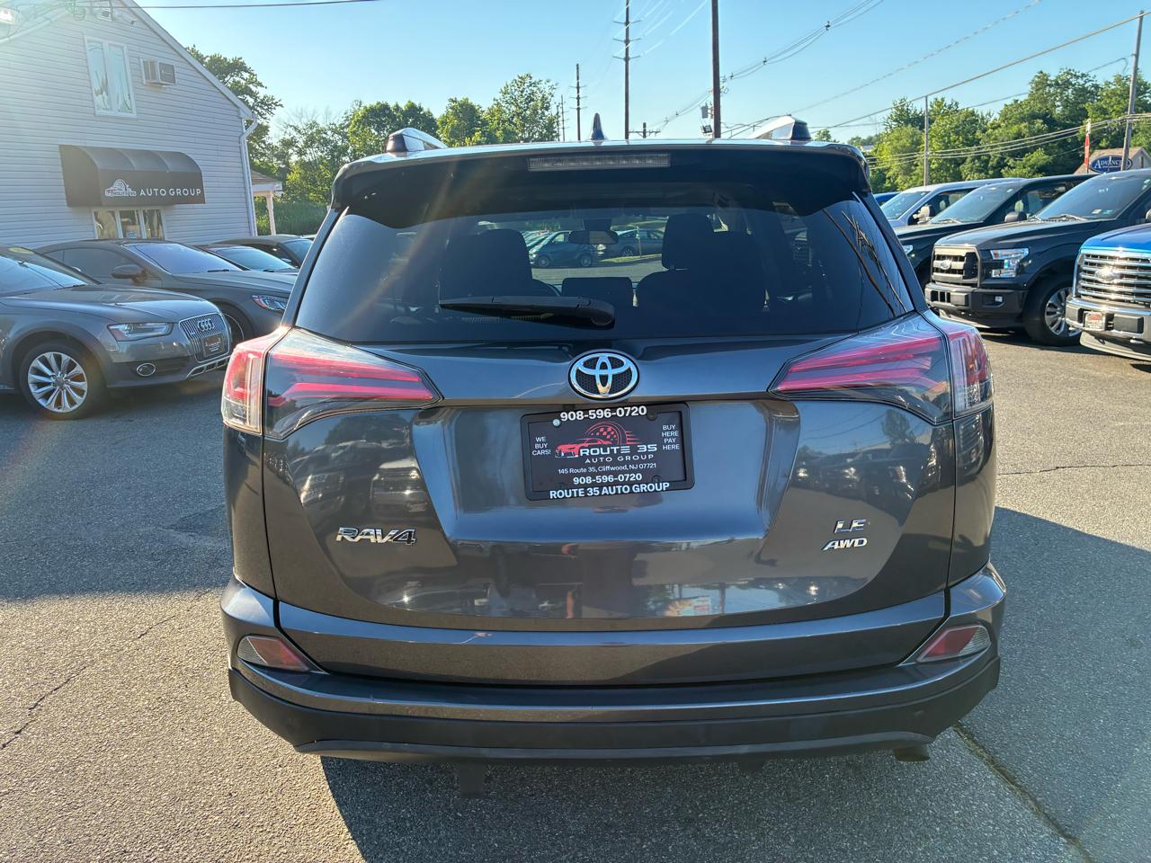 Toyota RAV4 LE AWD 2017