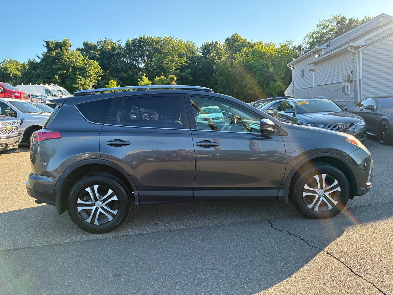 Toyota RAV4 LE AWD 2017