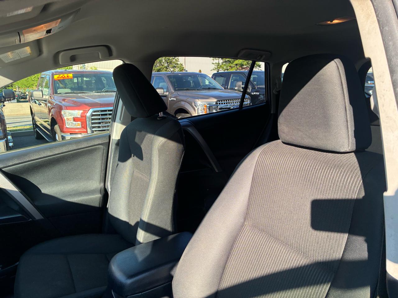 Toyota RAV4 LE AWD 2017