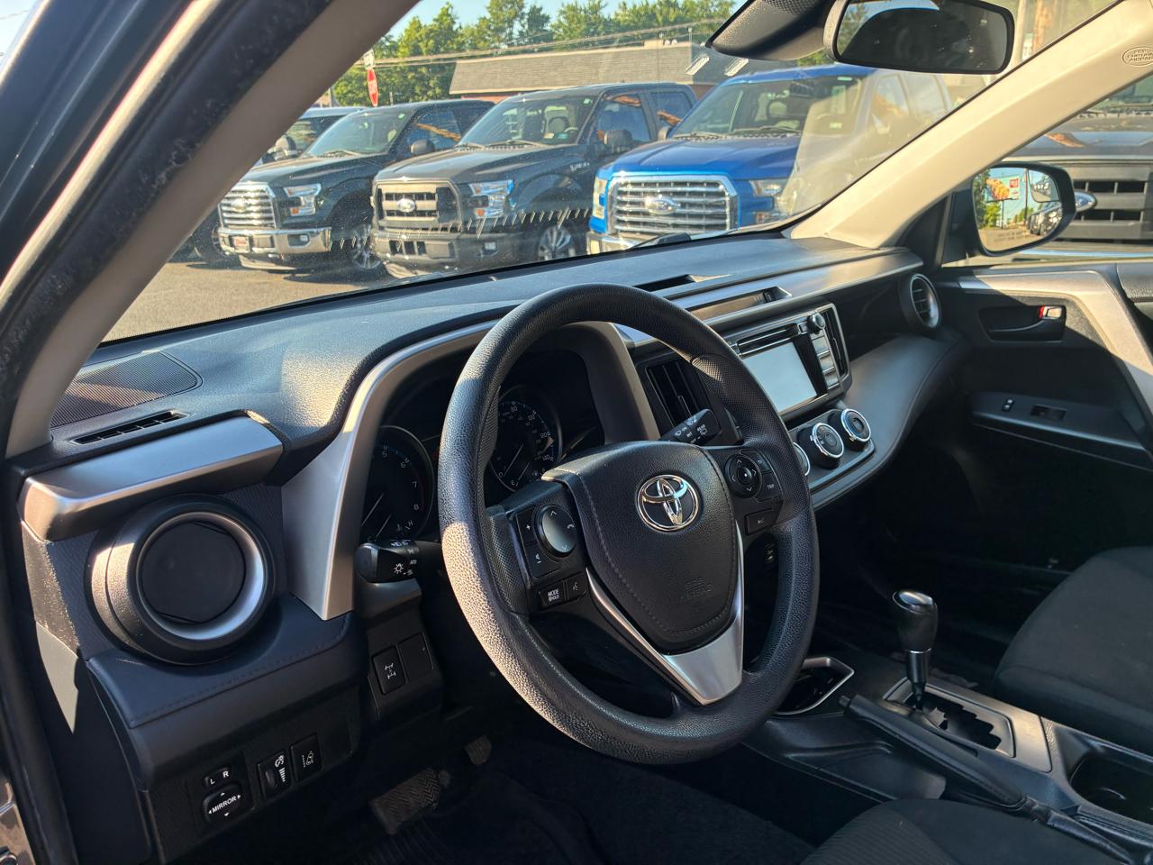 Toyota RAV4 LE AWD 2017