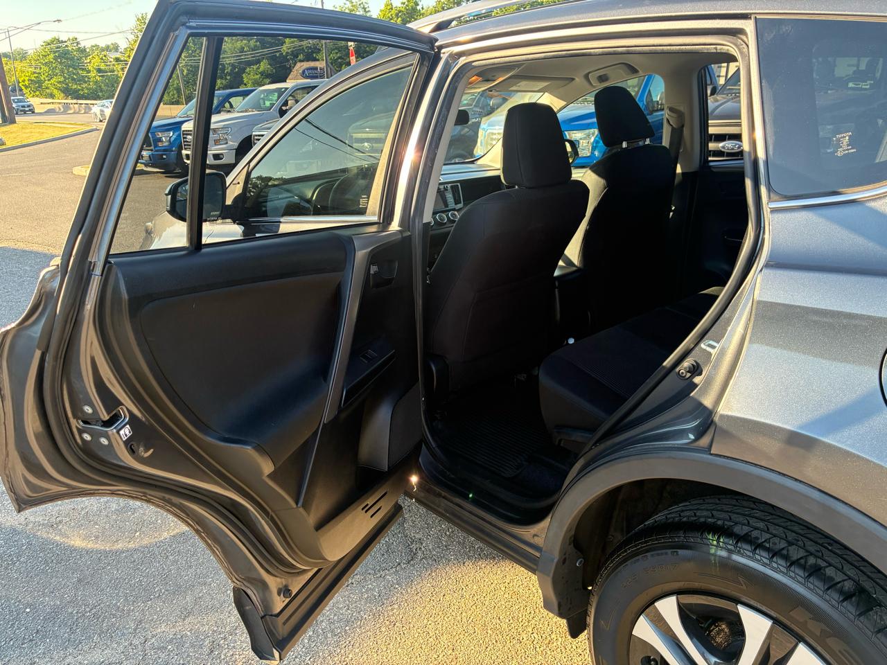 Toyota RAV4 LE AWD 2017