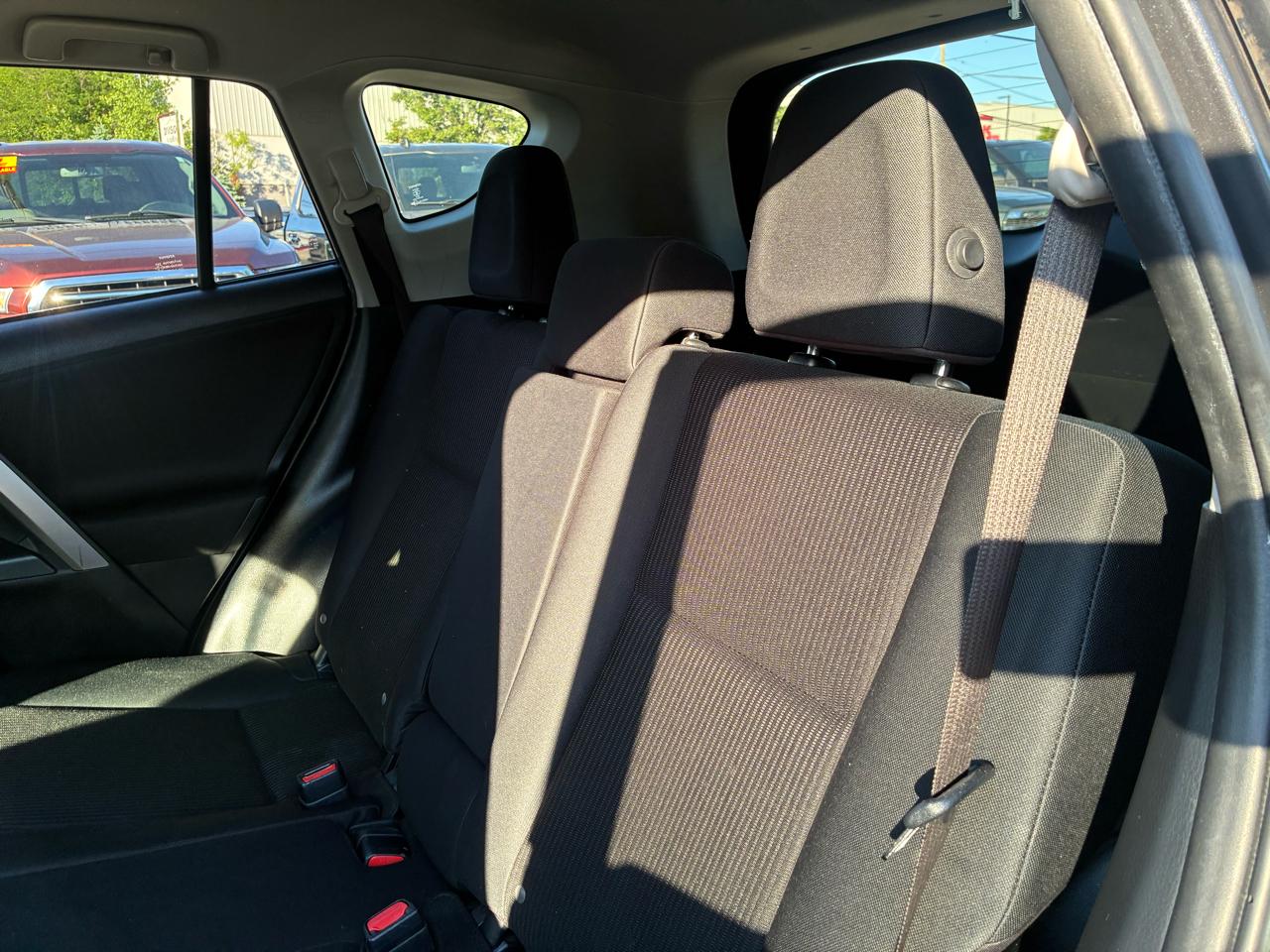 Toyota RAV4 LE AWD 2017