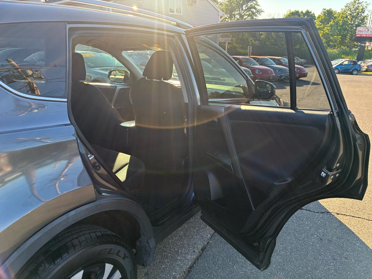 Toyota RAV4 LE AWD 2017
