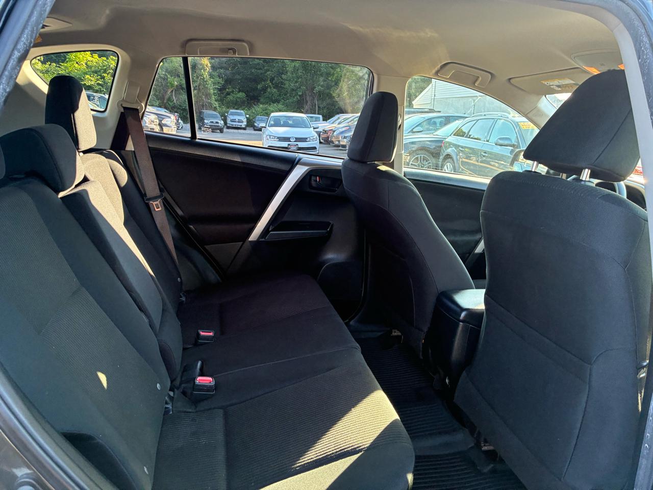 Toyota RAV4 LE AWD 2017