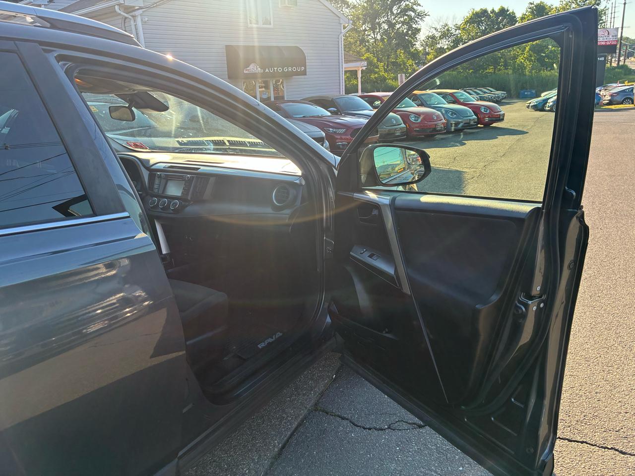 Toyota RAV4 LE AWD 2017