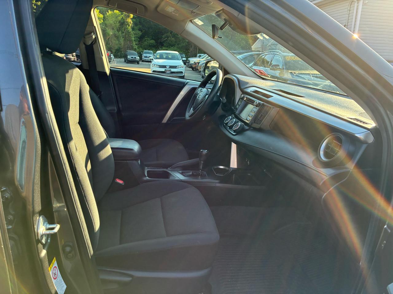 Toyota RAV4 LE AWD 2017