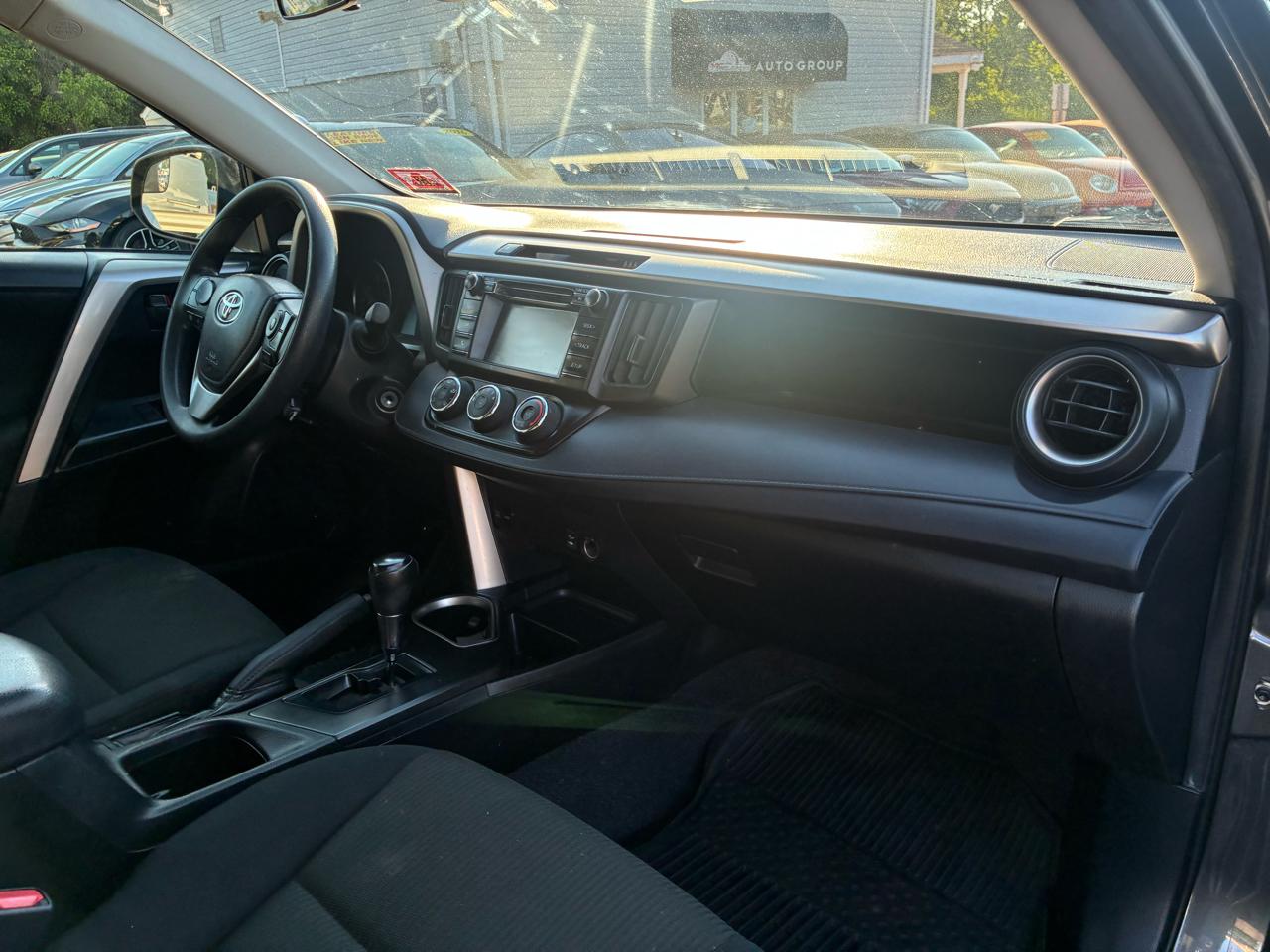 Toyota RAV4 LE AWD 2017