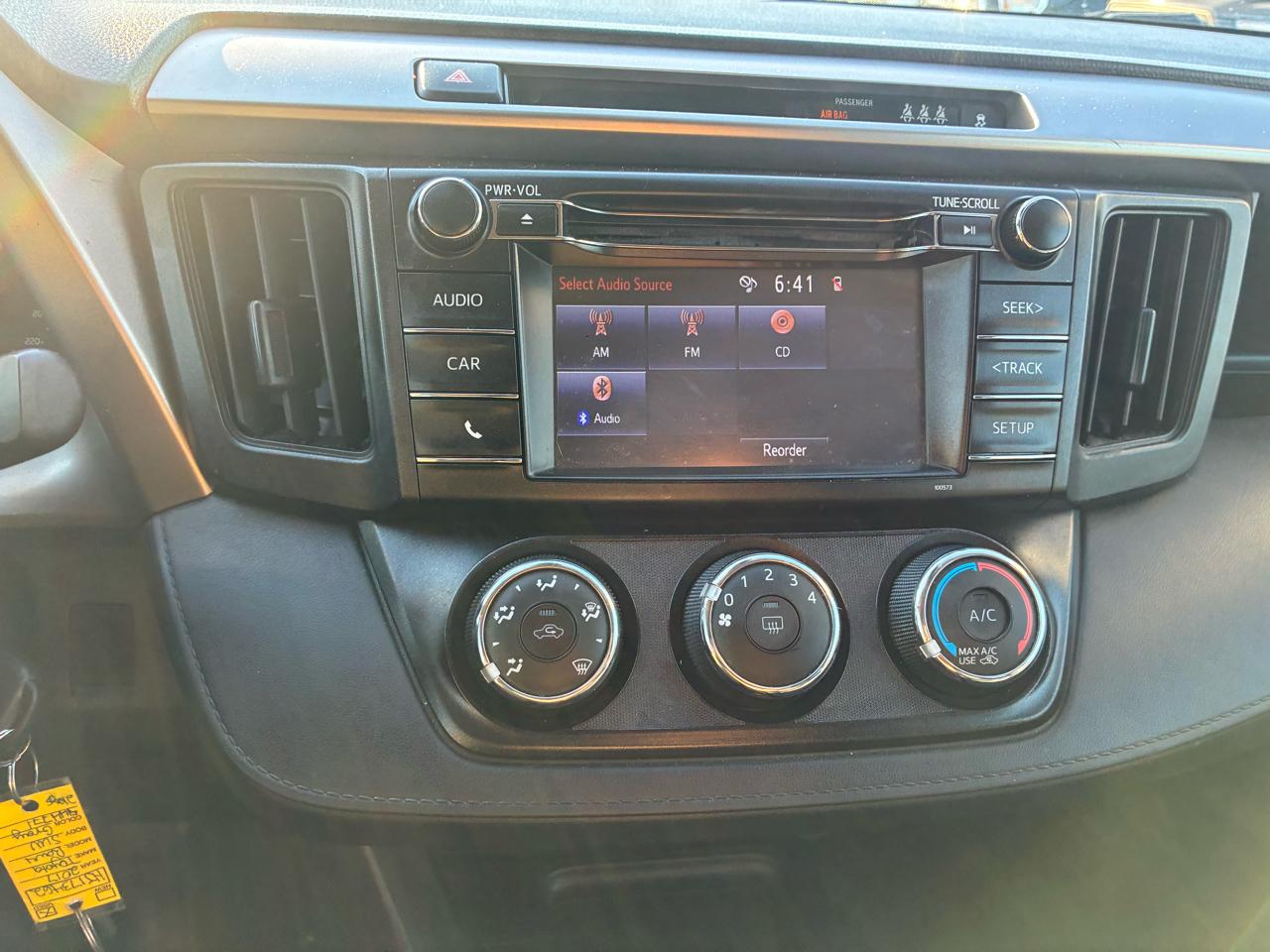 Toyota RAV4 LE AWD 2017