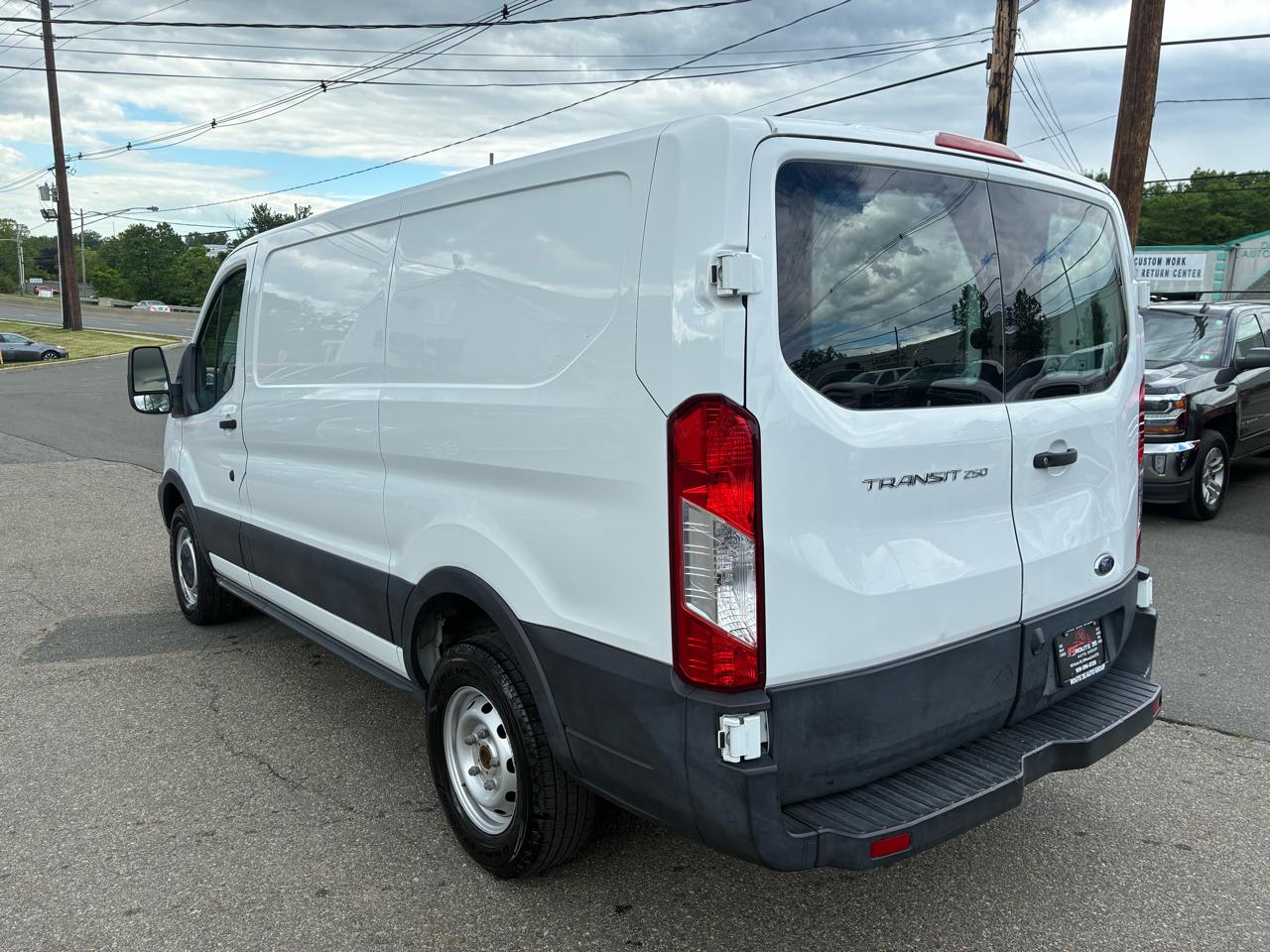 Ford Transit 250 Van Low Roof 60/40 Pass.130-in. WB 2019