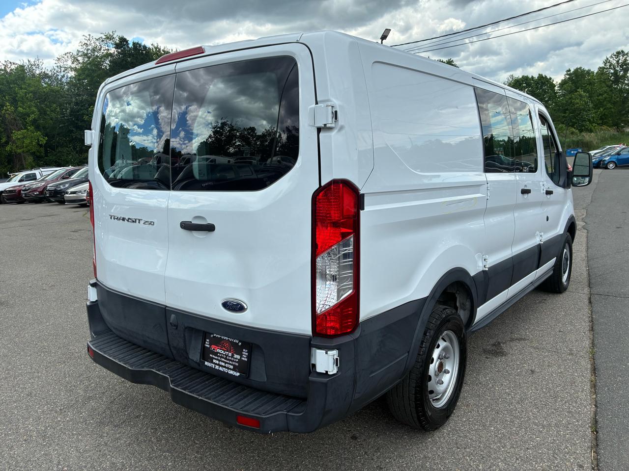 Ford Transit 250 Van Low Roof 60/40 Pass.130-in. WB 2019