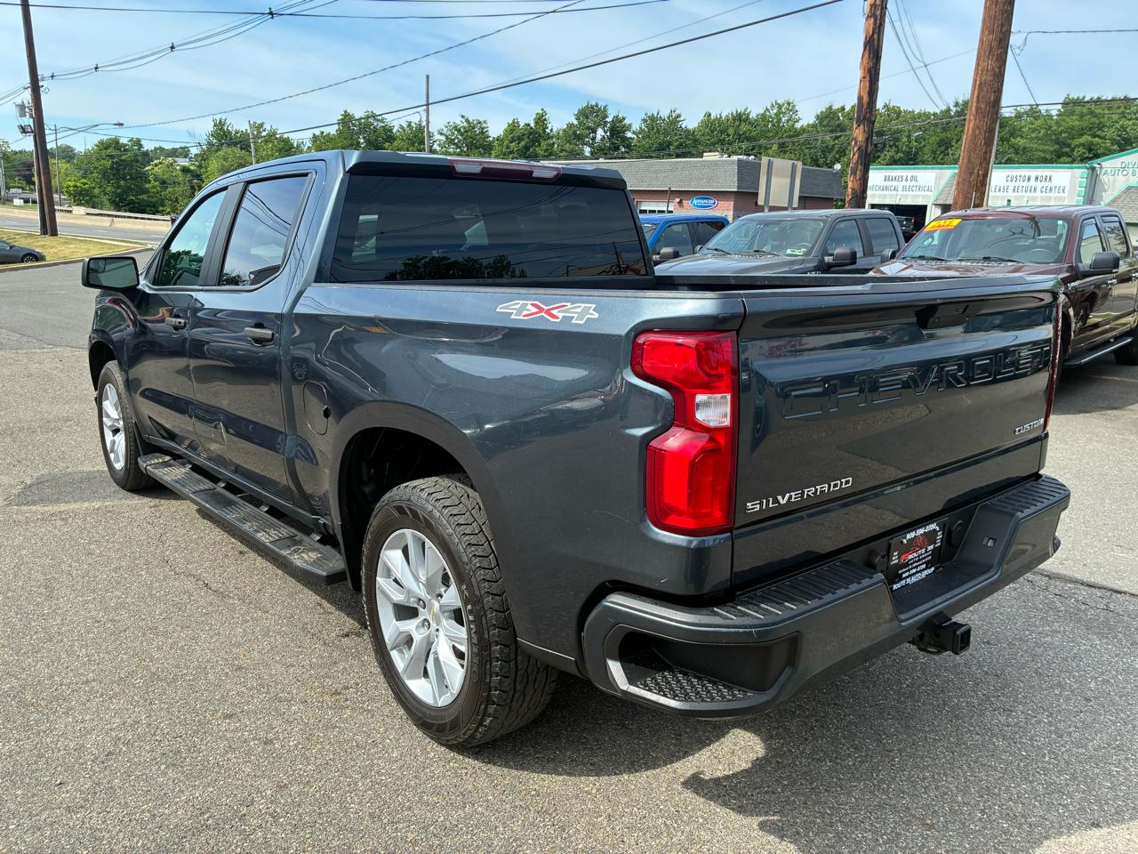 Chevrolet Silverado 1500 Custom Crew Cab Long Box 4WD 2020
