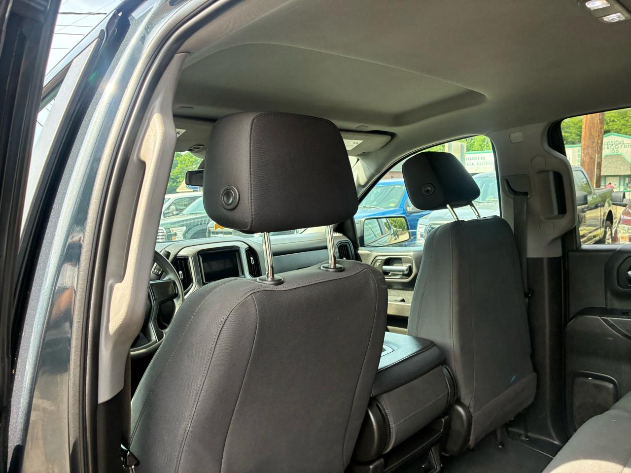 Chevrolet Silverado 1500 Custom Crew Cab Long Box 4WD 2020