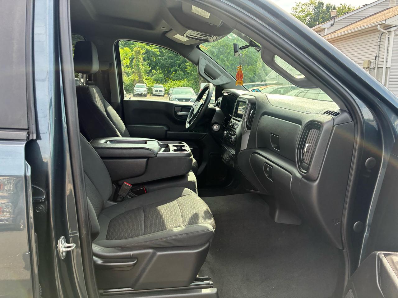 Chevrolet Silverado 1500 Custom Crew Cab Long Box 4WD 2020