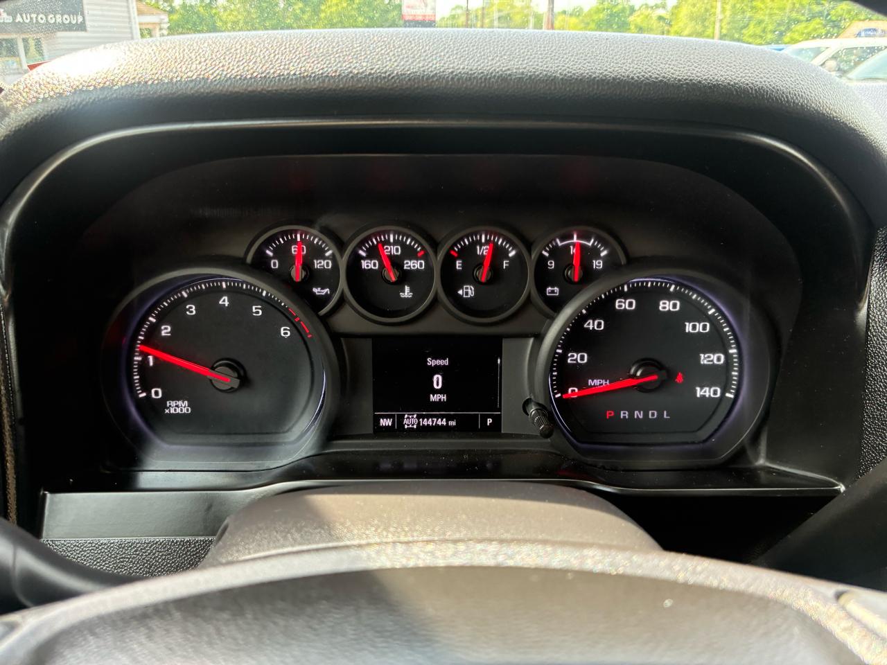 Chevrolet Silverado 1500 Custom Crew Cab Long Box 4WD 2020