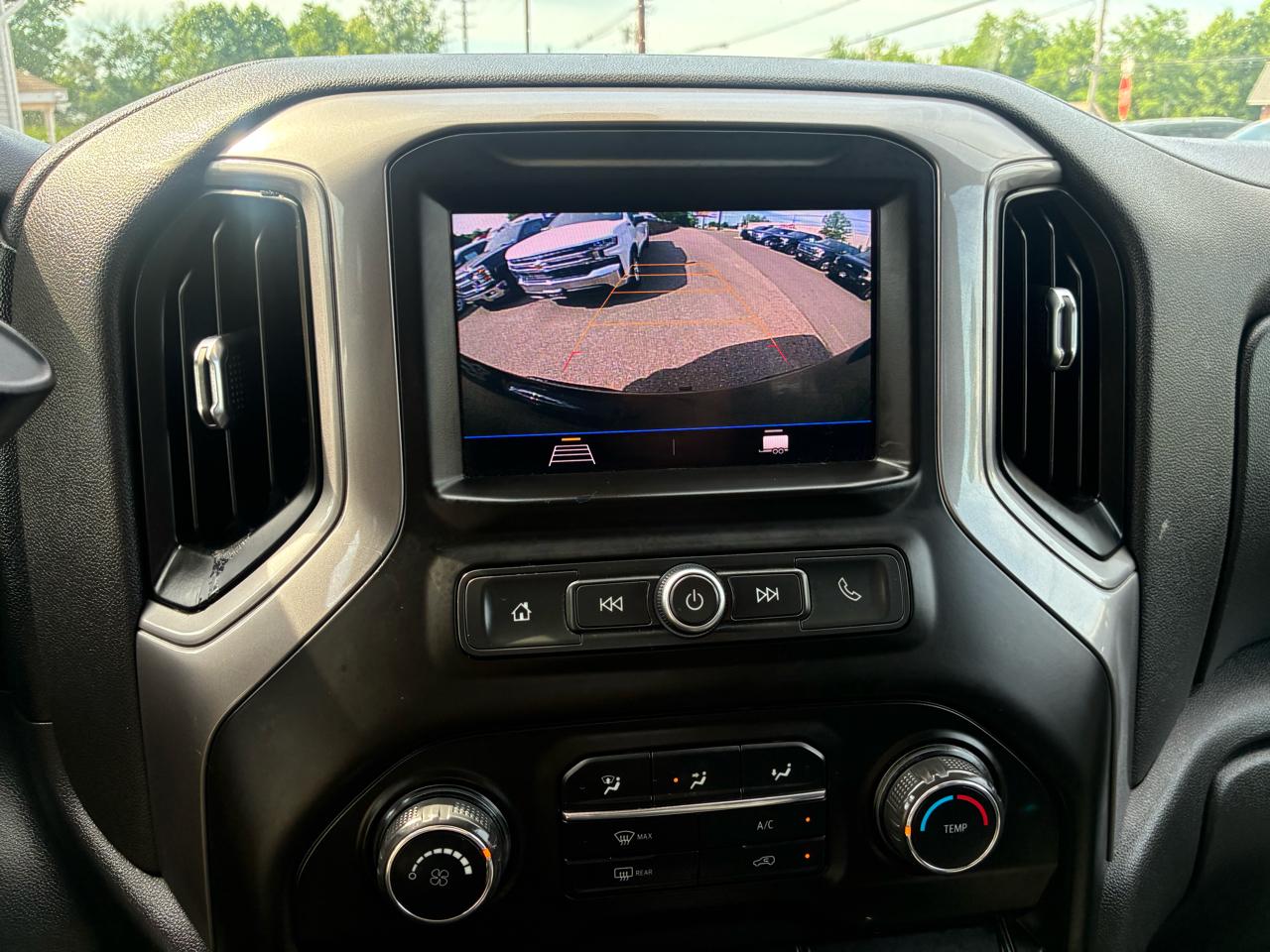 Chevrolet Silverado 1500 Custom Crew Cab Long Box 4WD 2020