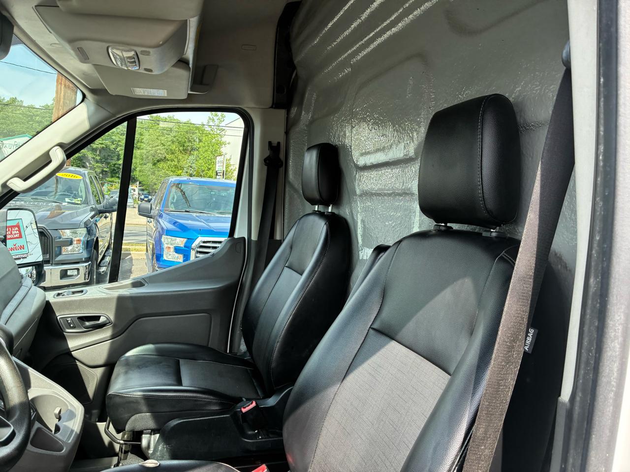 Ford Transit 250 Van Med. Roof w/Sliding Pass. 130-in. WB 2020