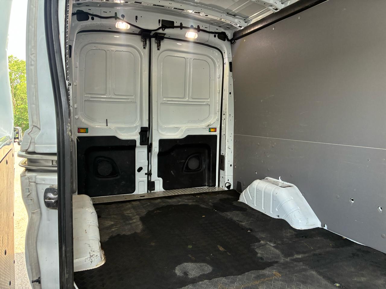 Ford Transit 250 Van Med. Roof w/Sliding Pass. 130-in. WB 2020