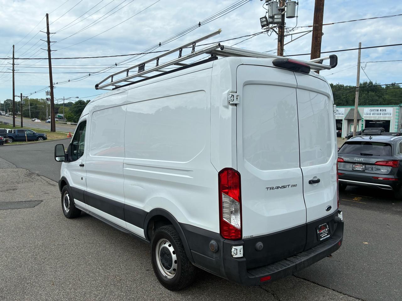 Ford Transit 250 Van Med. Roof w/Sliding Pass. 148-in. WB 2019