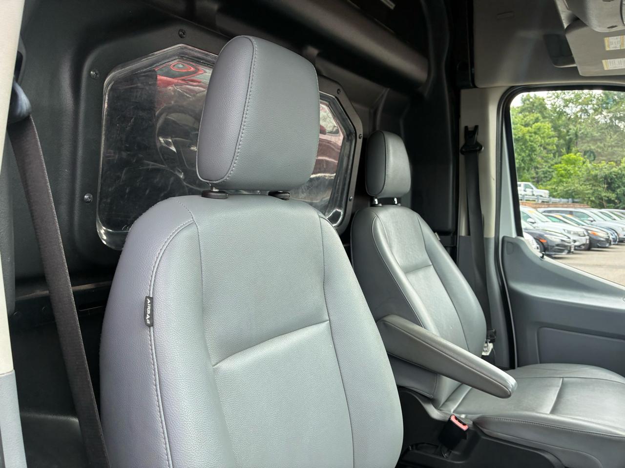 Ford Transit 250 Van Med. Roof w/Sliding Pass. 148-in. WB 2019