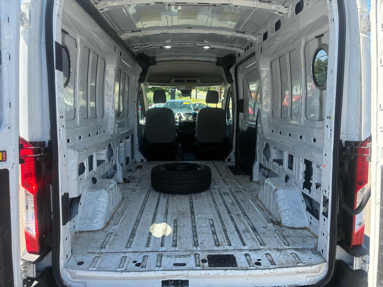 Ford Transit 250 Van Med. Roof w/Sliding Pass. 148-in. WB 2019