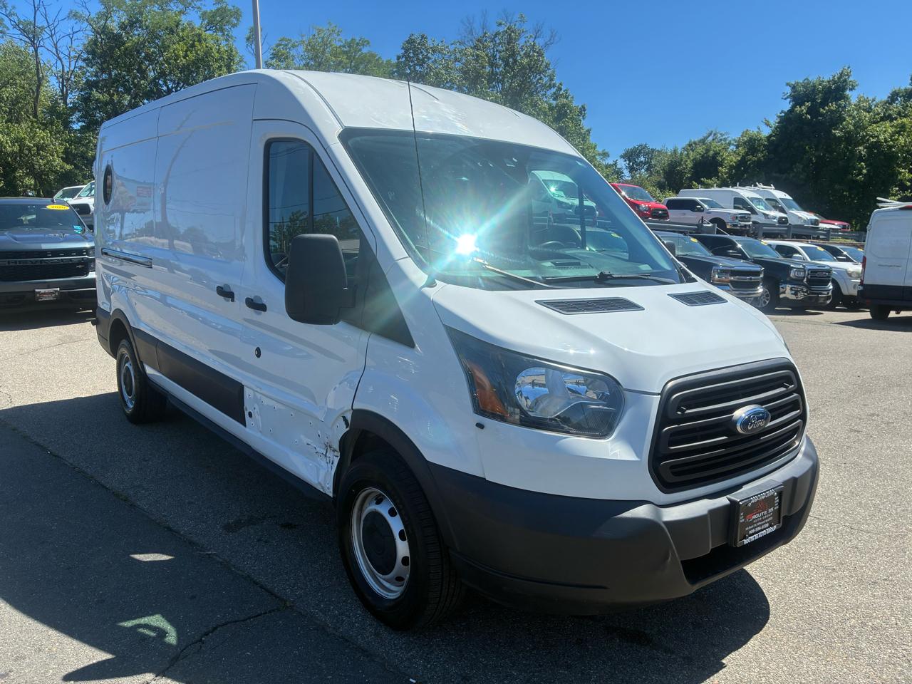 Ford Transit 250 Van Med. Roof w/Sliding Pass. 148-in. WB 2019