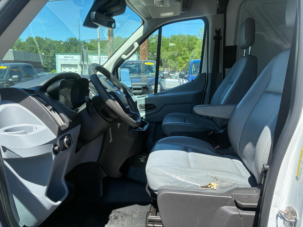 Ford Transit 250 Van Med. Roof w/Sliding Pass. 148-in. WB 2019