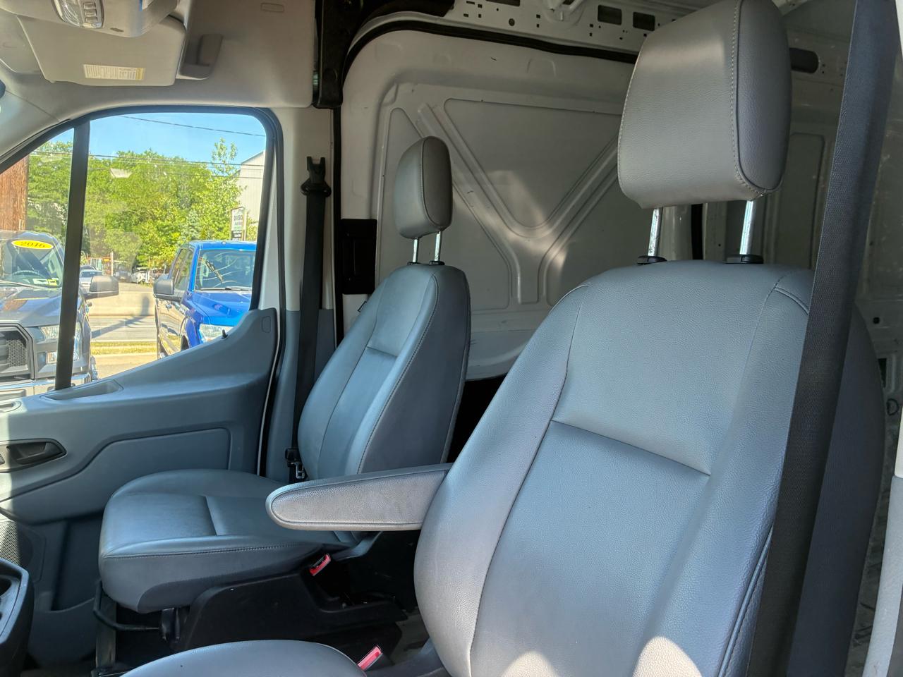 Ford Transit 250 Van Med. Roof w/Sliding Pass. 148-in. WB 2019