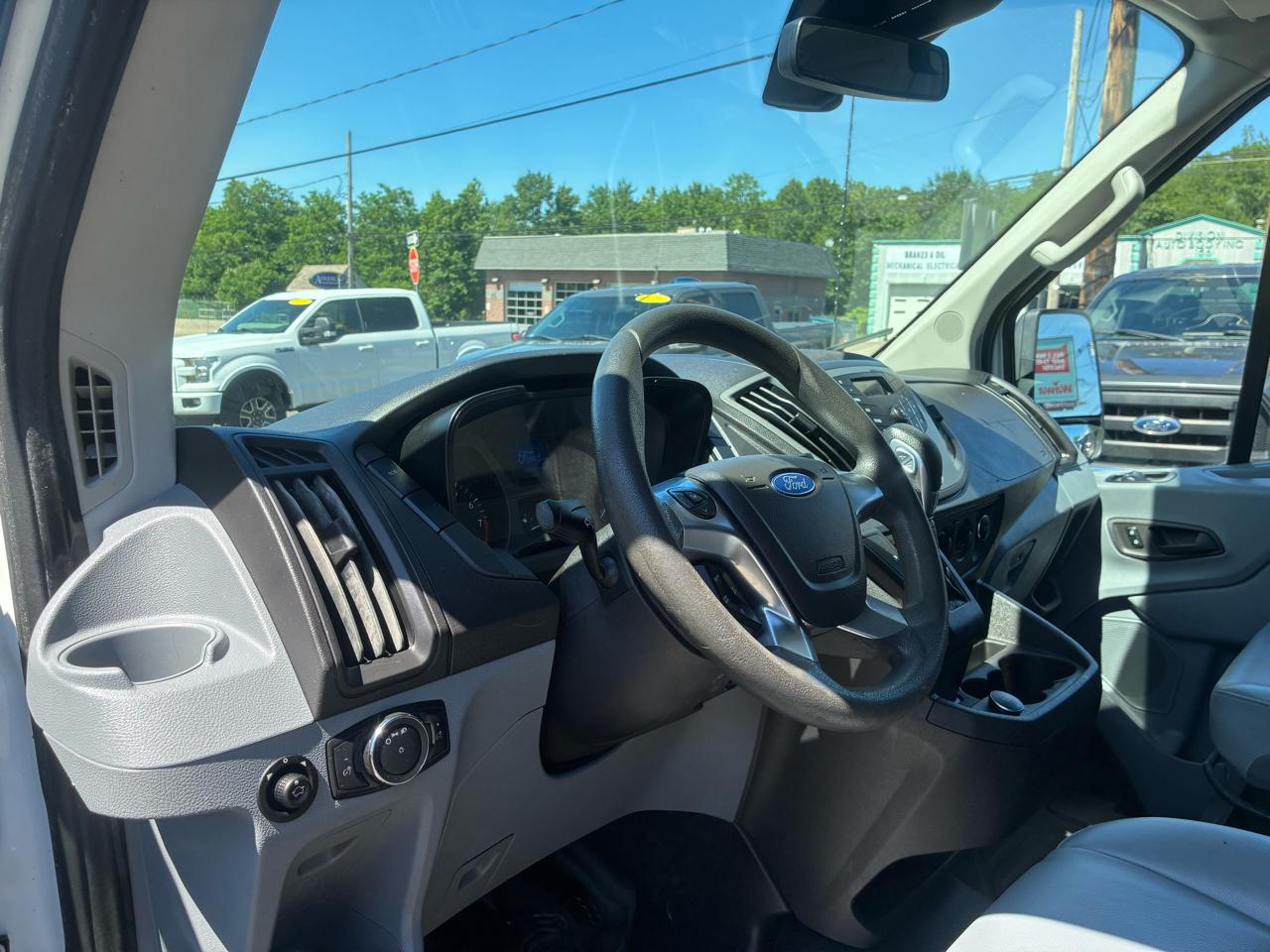Ford Transit 250 Van Med. Roof w/Sliding Pass. 148-in. WB 2019