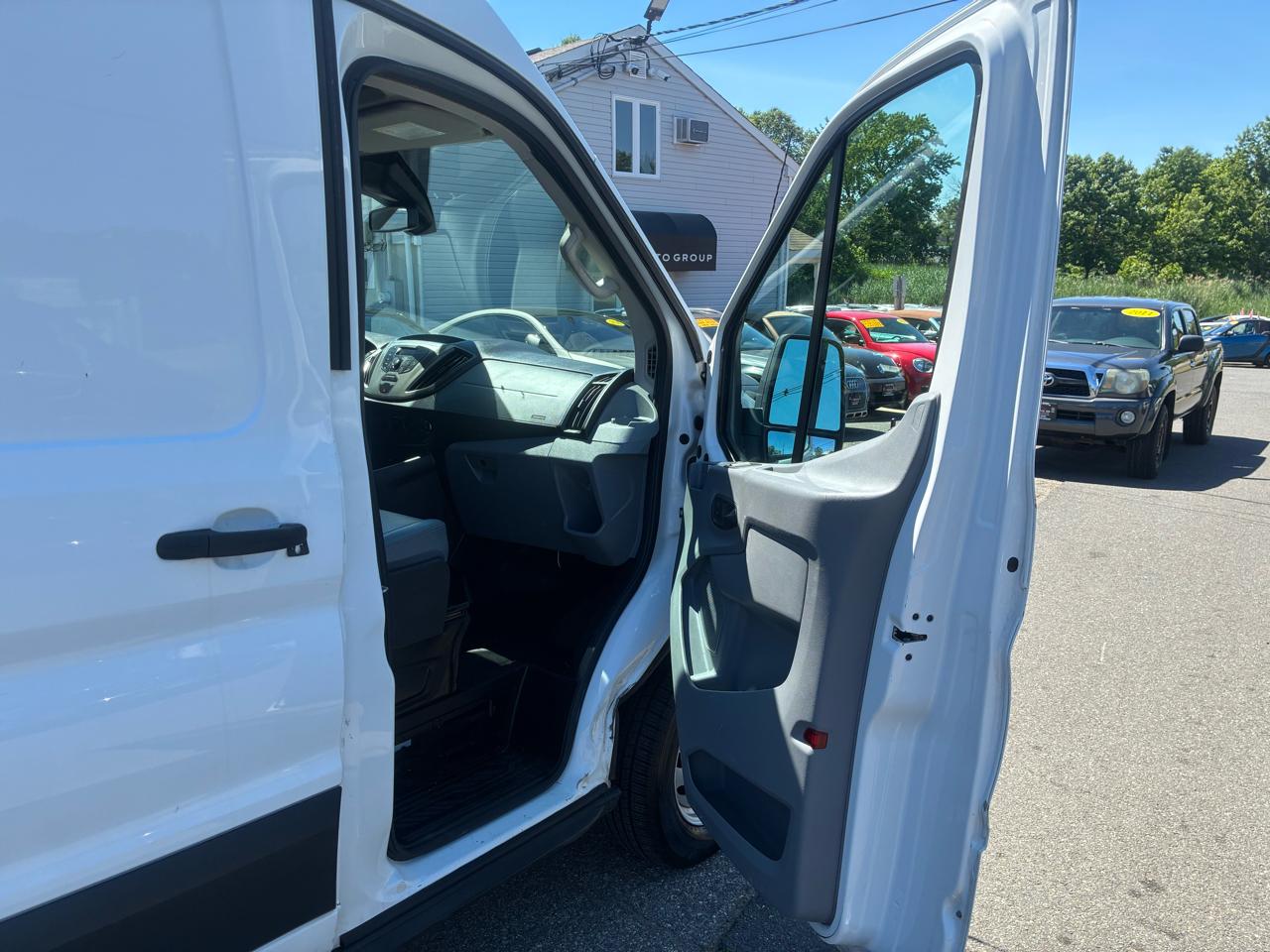 Ford Transit 250 Van Med. Roof w/Sliding Pass. 148-in. WB 2019