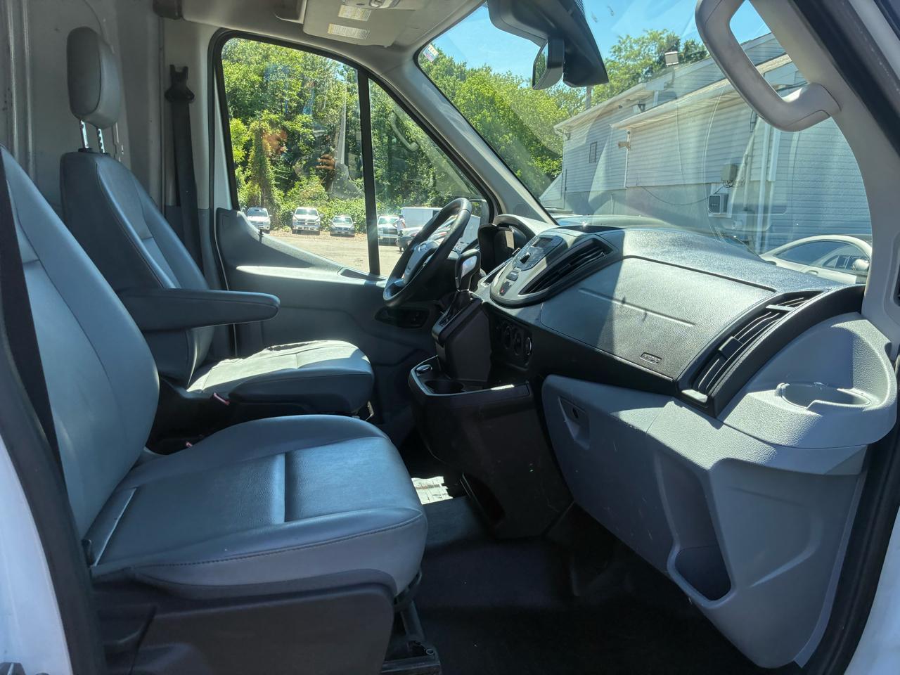 Ford Transit 250 Van Med. Roof w/Sliding Pass. 148-in. WB 2019