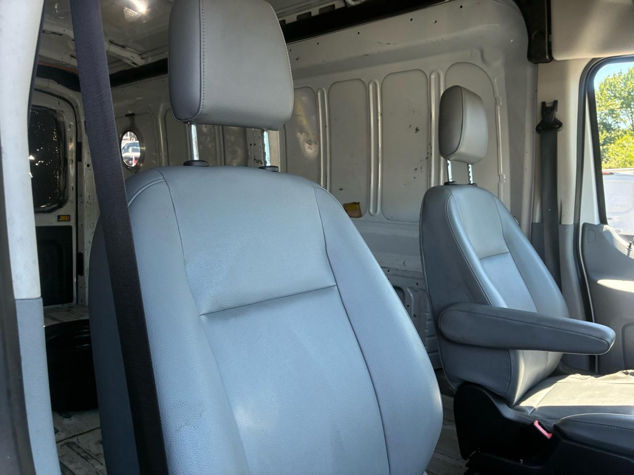 Ford Transit 250 Van Med. Roof w/Sliding Pass. 148-in. WB 2019