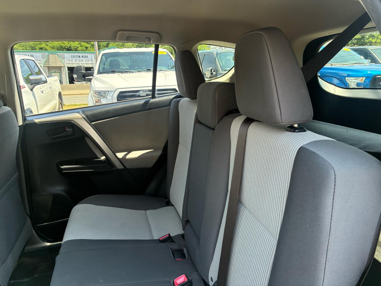 Toyota RAV4 LE AWD 2015