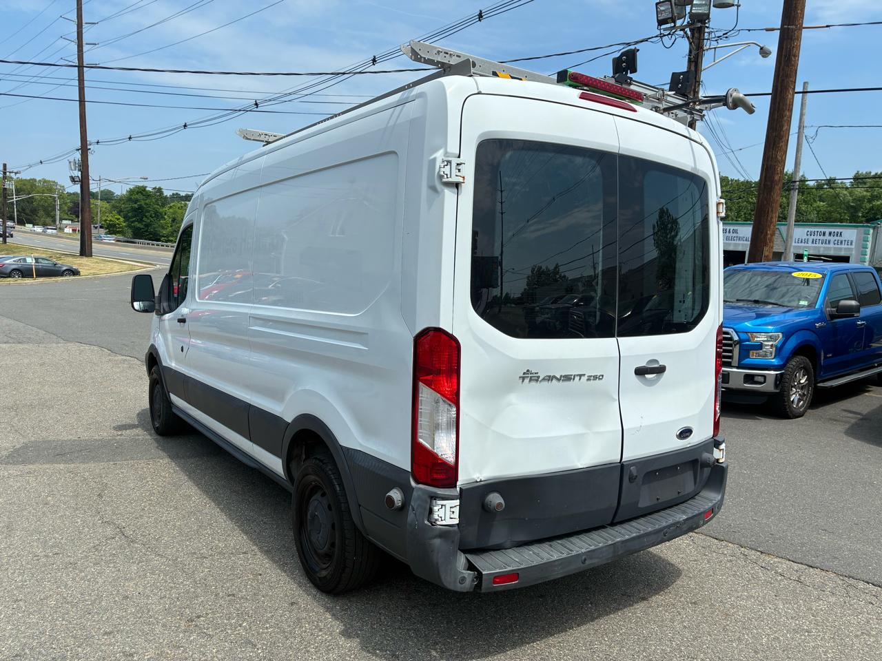 Ford Transit 250 Van Med. Roof w/Sliding Pass. 148-in. WB 2017