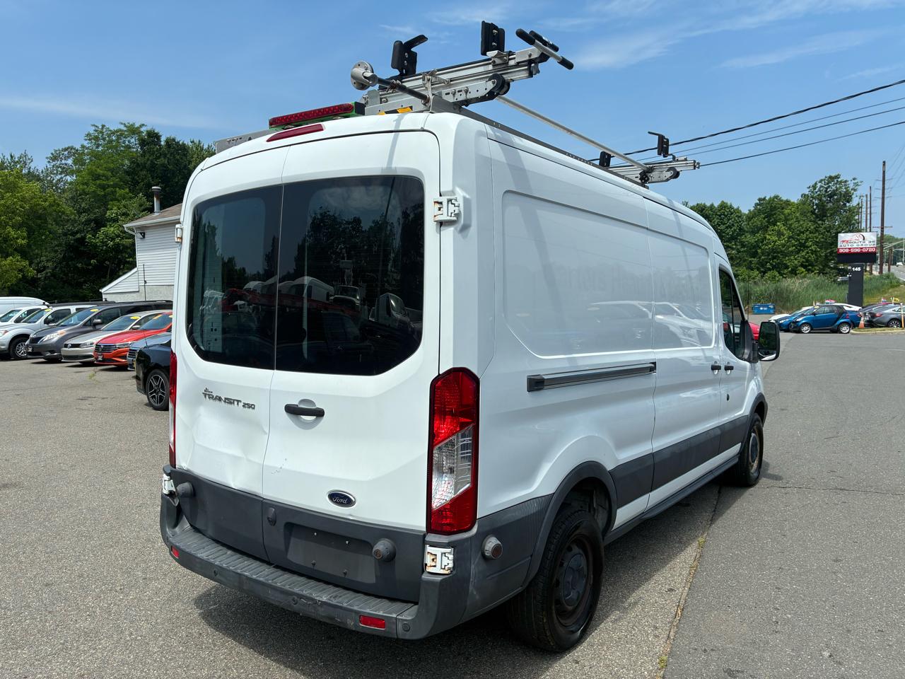Ford Transit 250 Van Med. Roof w/Sliding Pass. 148-in. WB 2017