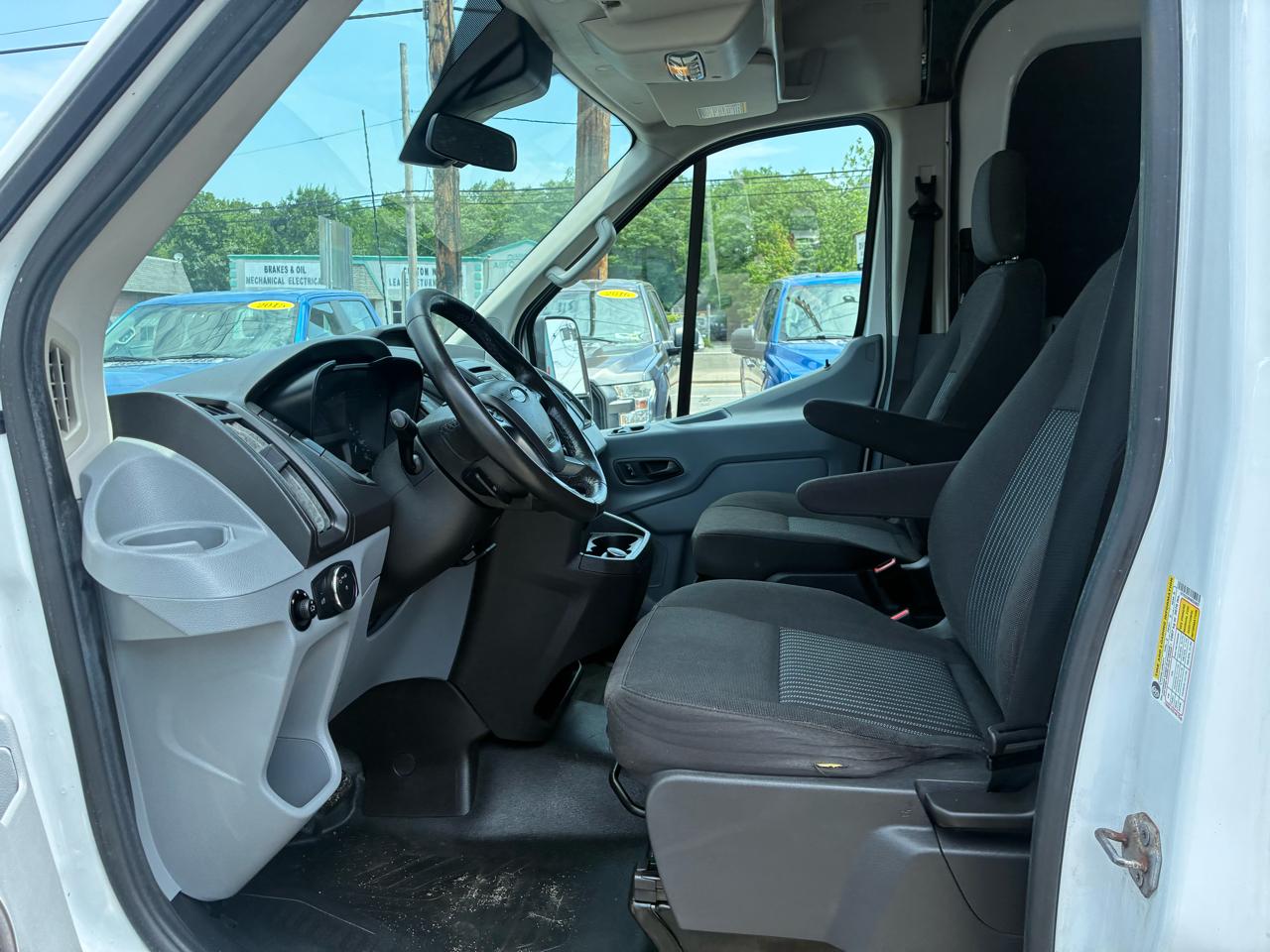 Ford Transit 250 Van Med. Roof w/Sliding Pass. 148-in. WB 2017