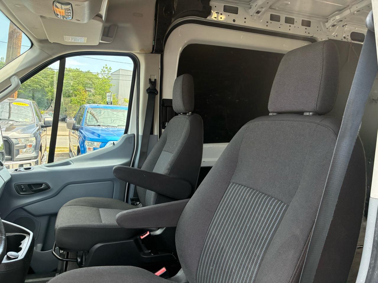 Ford Transit 250 Van Med. Roof w/Sliding Pass. 148-in. WB 2017