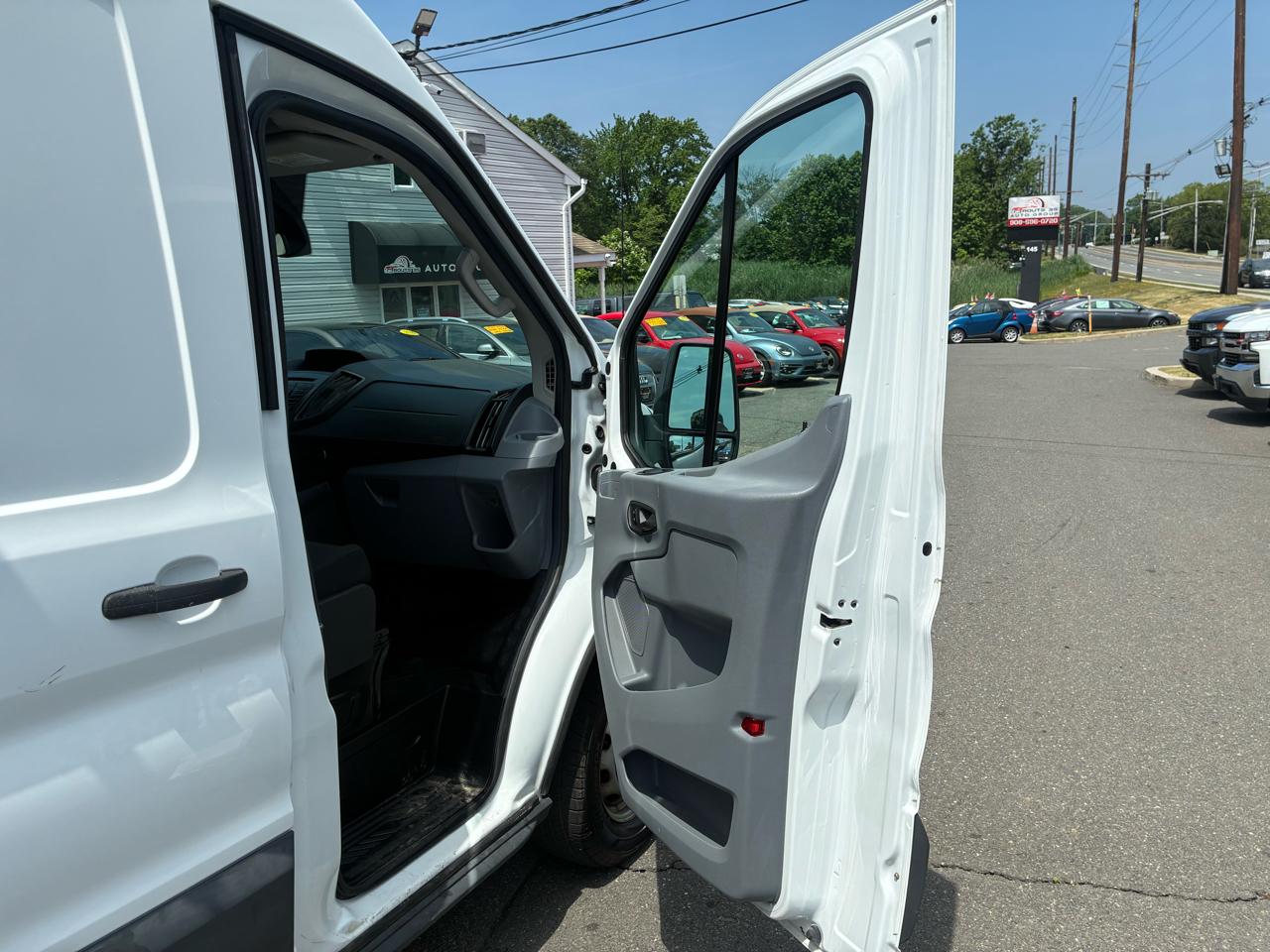 Ford Transit 250 Van Med. Roof w/Sliding Pass. 148-in. WB 2017
